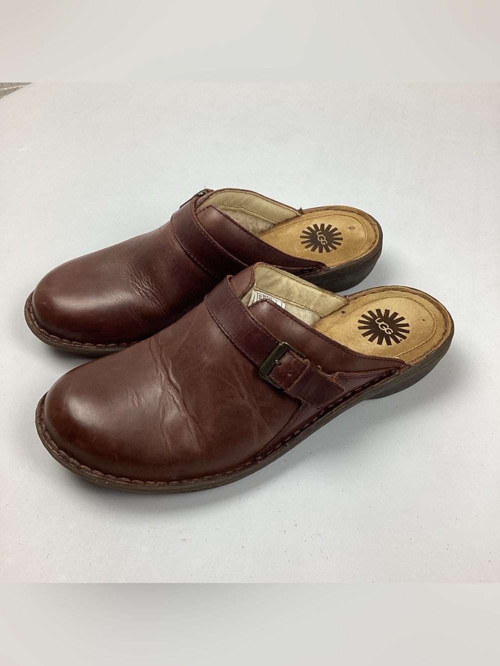 UGG Livia Brown Leather Clog Mules Shearling Buckle Tag Sz 10 Fits Size 9.5 Boho